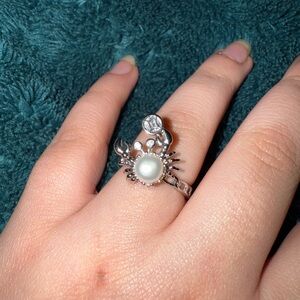 Mooncrab Pearl Zodiac Ring Chic Silver Crab Ring with Pearl Detail